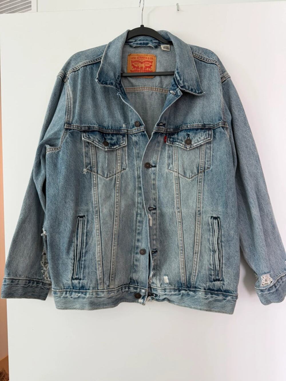 Levi’s Men’s Relaxed fit Denim Trucker Jacket